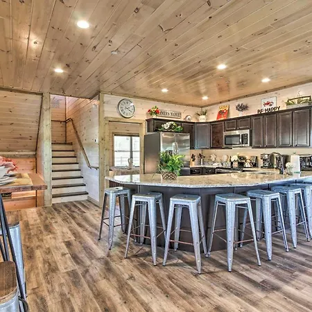 Villa 'Madison Bear Garden' 7Bdr W/Hot Tub + Pool Access